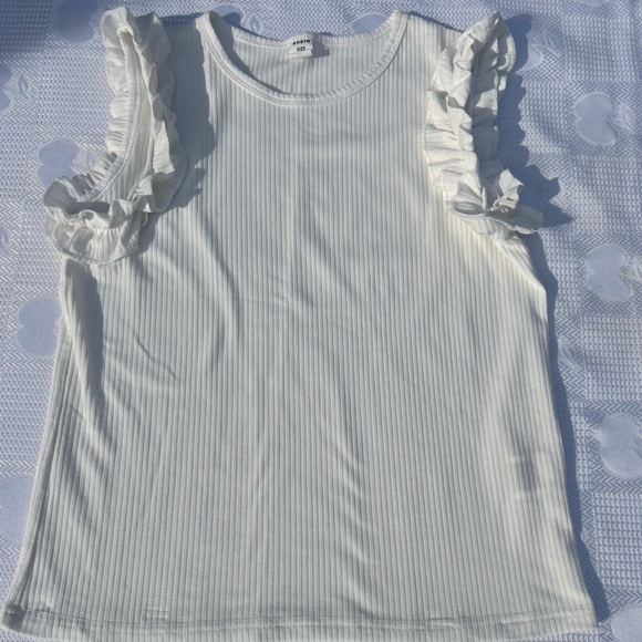 SHEIN Pink High Waist Women's Shorts and ruffled white tank top - Picture 3 of 6